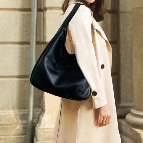 soft curve shoulder bag with outer pocket　MA1889