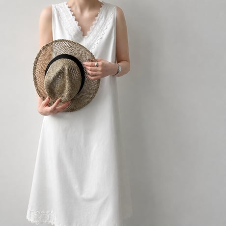 white lace v neck sleeveless onepiece　MA1988