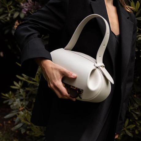 round silhouette leather hand bag　MA1891