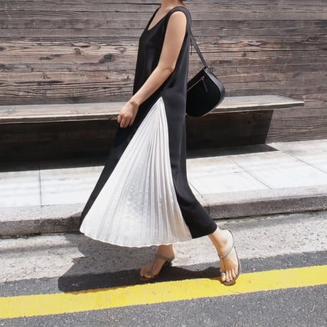 sleeveless pleats docking one piece　MA1957