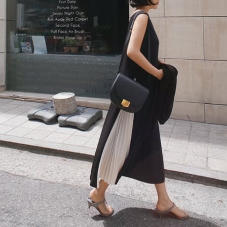 sleeveless pleats docking one piece　MA1957