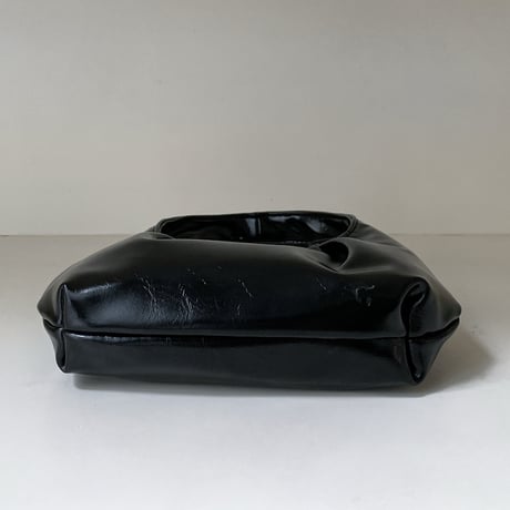 glossy gathered shoulder bag　MA1901