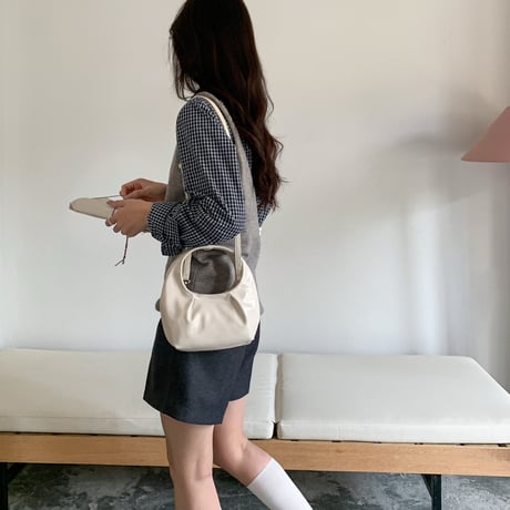 glossy gathered shoulder bag　MA1901