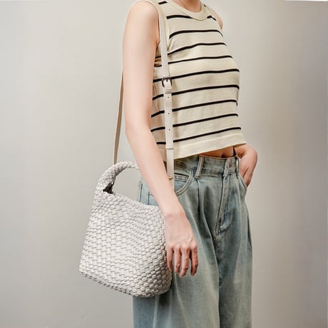 woven pattern leather tote bag with pouch　MA1892