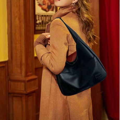 soft curve shoulder bag with outer pocket　MA1889