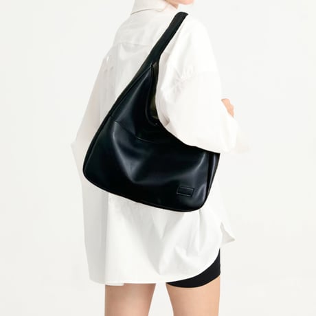 soft curve shoulder bag with outer pocket　MA1889