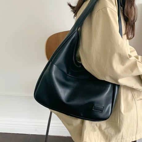 soft curve shoulder bag with outer pocket　MA1889