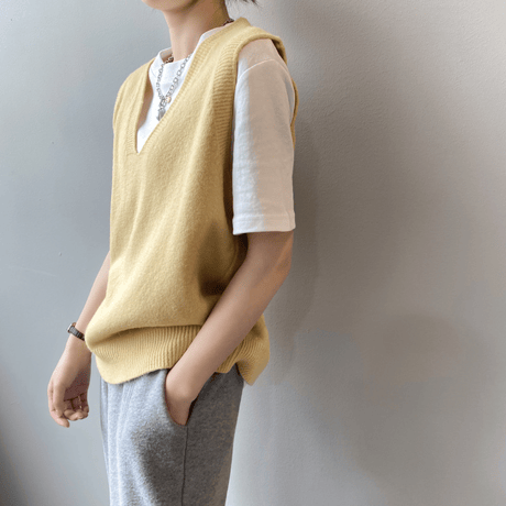 loose fit v-neck knit vest　MA1632