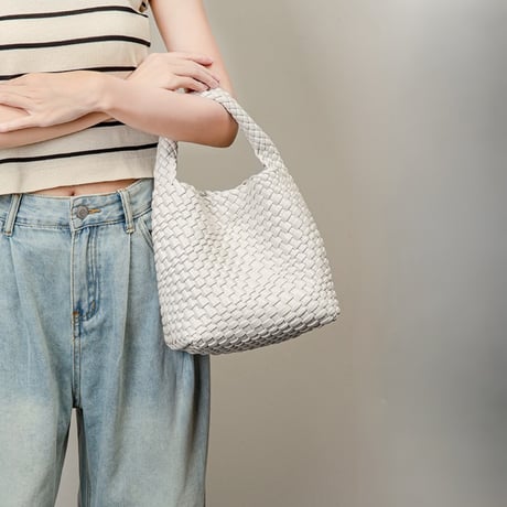 woven pattern leather tote bag with pouch　MA1892