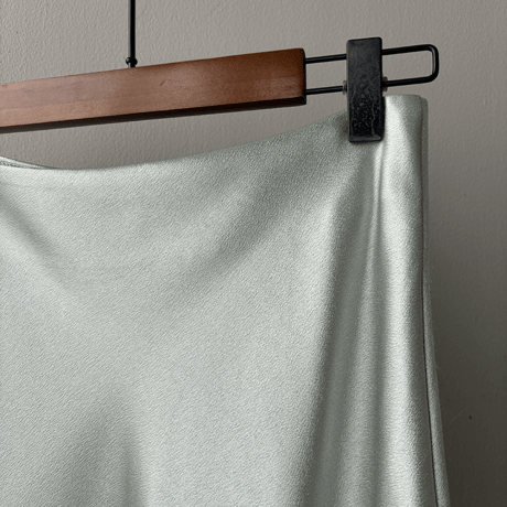 shiny silky skirt　MA1570