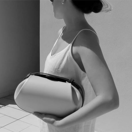 round silhouette leather hand bag　MA1891