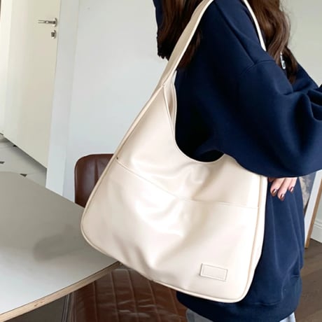 soft curve shoulder bag with outer pocket　MA1889