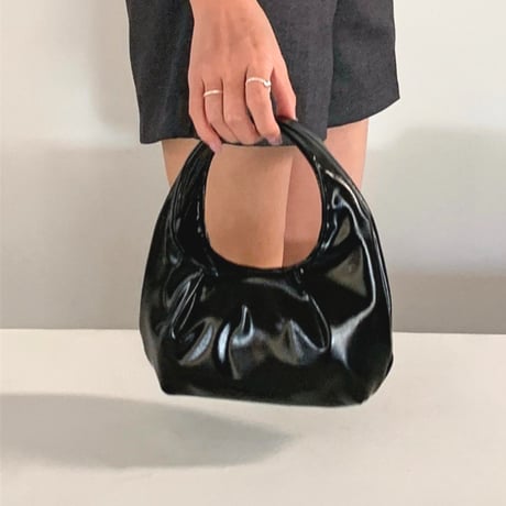 glossy gathered shoulder bag　MA1901