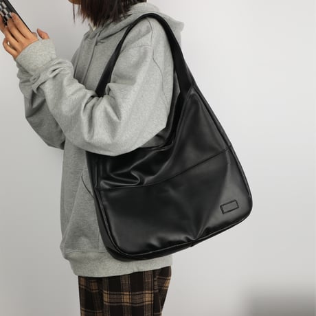 soft curve shoulder bag with outer pocket　MA1889