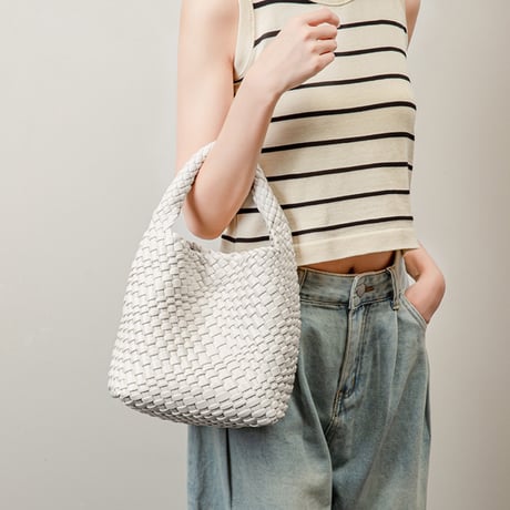 woven pattern leather tote bag with pouch　MA1892