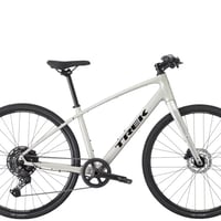 【店頭在庫品】TREK（トレック）｜2026 FX 3 Gen 4 Lunar Silver サイズМ（適正身長170㎝前後）