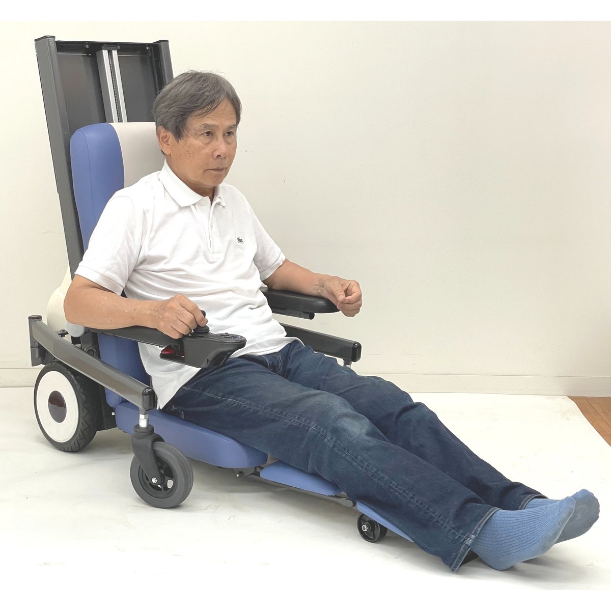 高リフト付電動車いすリフティⅢ | キシ・エンジニアリング