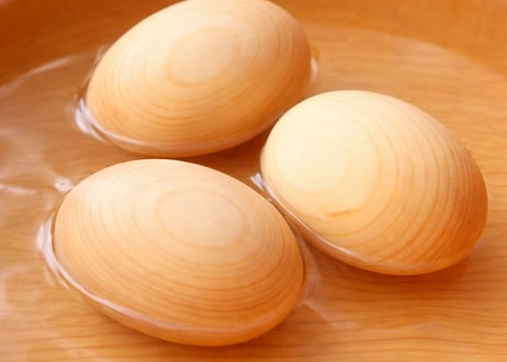 国産檜のたまご型 木製ラトル 2個セット｜無塗装 天然木 赤ちゃんおもちゃ｜お風呂で香る・マッサージにも 出産祝い