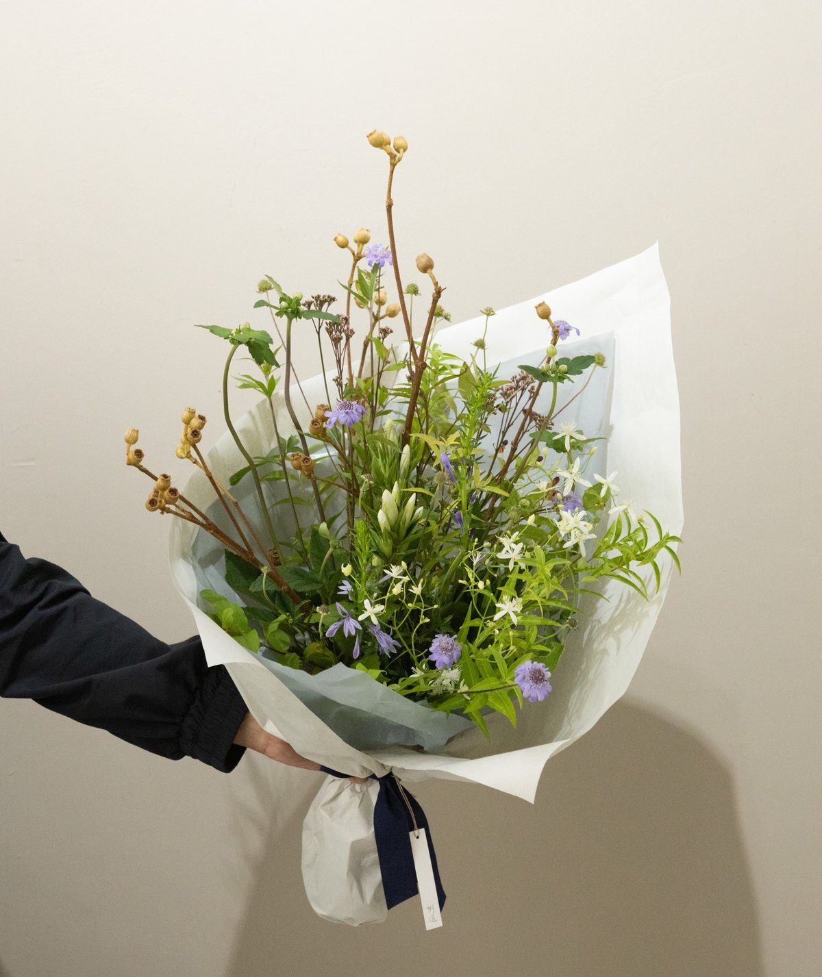 【クリスマス切り花＊ブーケ＊花束】南天＊松葉＊椿の蕾＊山茶花の蕾＊クチナシ＊他 クリスマス切り花＊ブーケ＊花束】南天＊松葉＊椿の蕾＊山茶花の