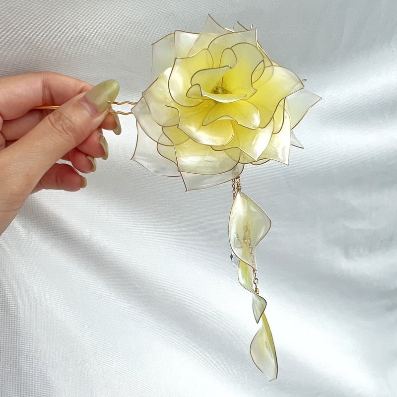【みっちゃんさま専用】flua 花びらかんざし【2点セット】 みっちゃんさま専用】flua 花びらかんざし【2点セット