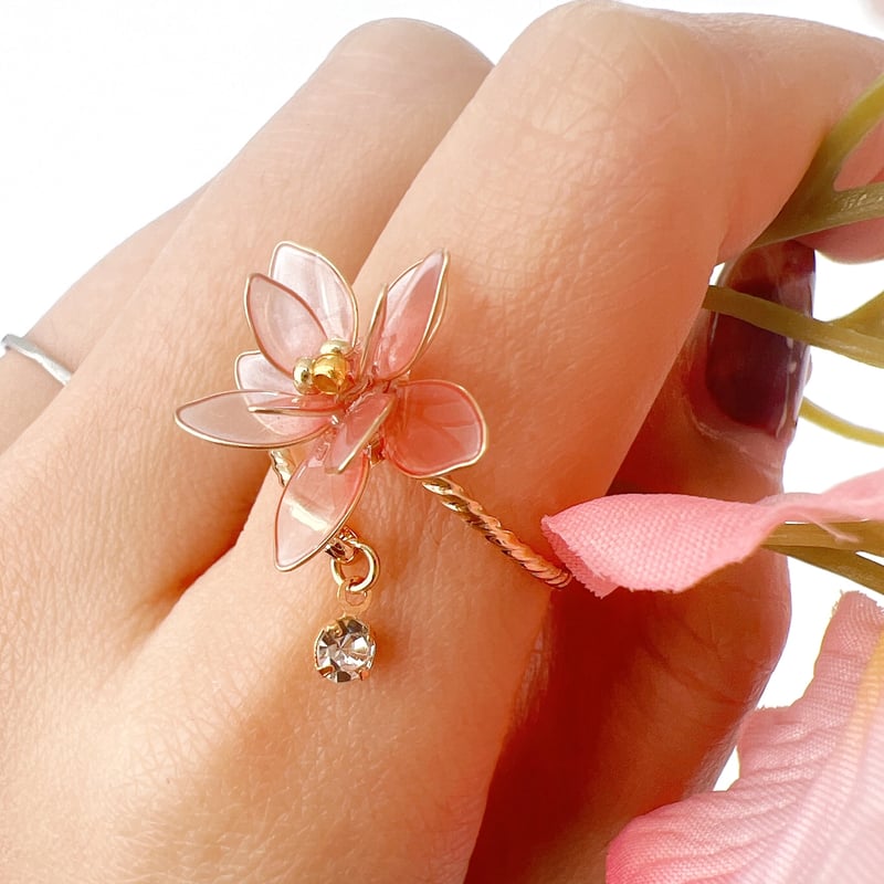 クレイサス【美品】カメリア花 ピンク&ホワイト指輪　リング 蓮 リング ピンクr4100 | Cuore