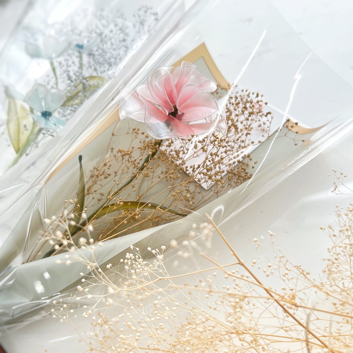 オーダーブーケ】ギフトにおすすめ♡お好きな1輪とかすみ草の花束