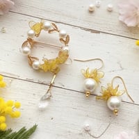 【お得な2点セット】ミモザ　ブローチ＆ミモザのパールピアス（フック）