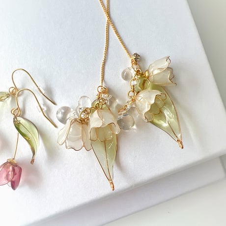 【おすすめ！Cuoreはじめましてさんにも！】人気の2点set チューリップ　Luccica ラズベリー（フック）1337＆艶色の鈴蘭（チェーン）1446