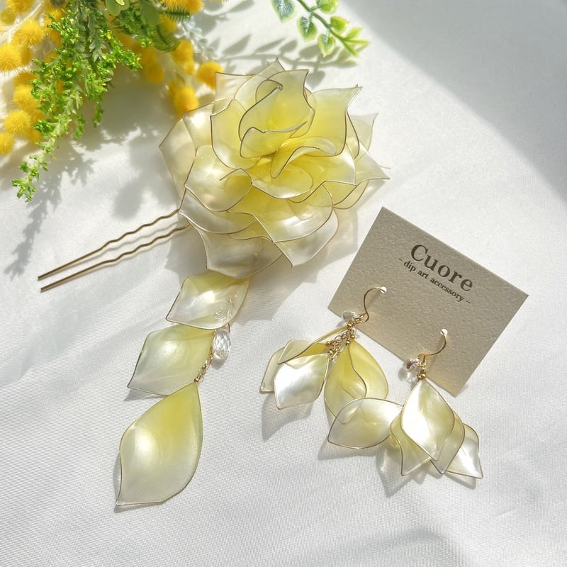 【みっちゃんさま専用】flua 花びらかんざし【2点セット】 みっちゃんさま専用】flua 花びらかんざし【2点セット