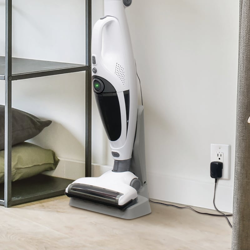 2点おまとめ ハンディでもスティックでも状況に合わせて使い分けれる 充電式2WAY