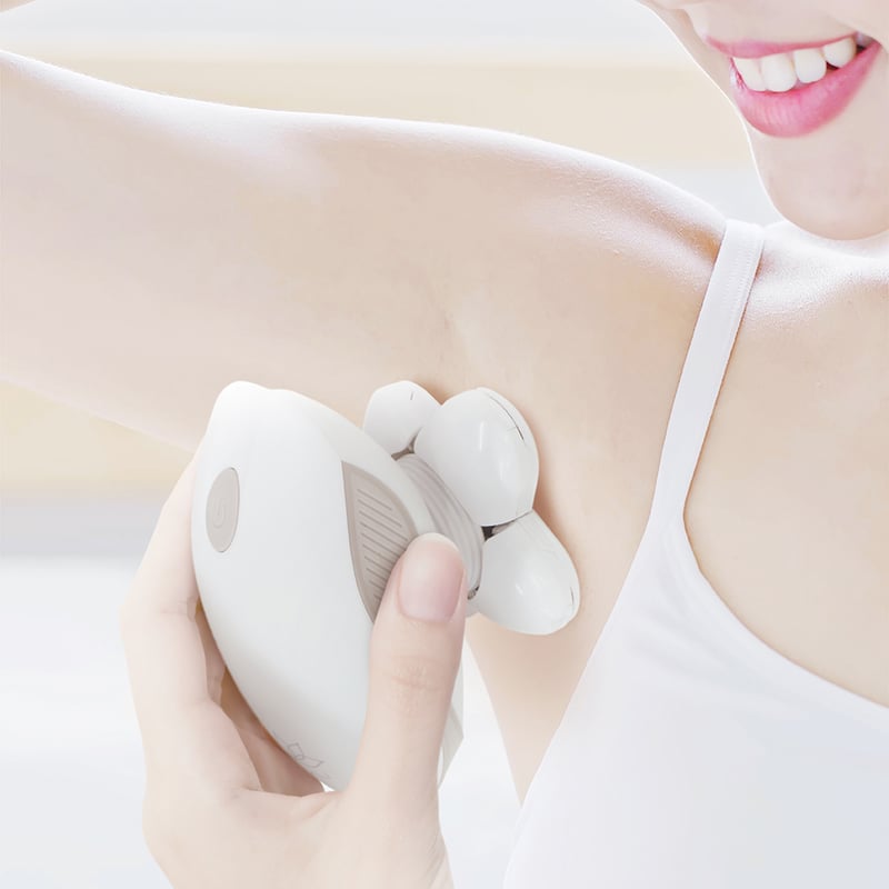 驚きの密着感となめらか剃り心地。 LASH 5枚刃ボディシェーバー