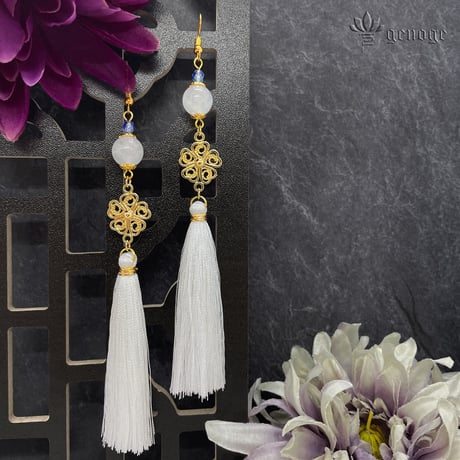 【チャイナピアス/イヤリング】タッセルピアス×チャイナアクセサリー｜中華×和風×大正浪漫×クラシカル×オリエンタル｜白×ホワイト×クローバー｜genoge -ゲノゲ-｜祈シリーズ｜白花
