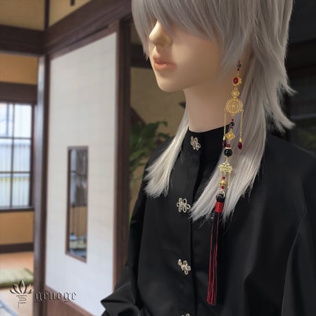 【チャイナイヤーカフ】イヤーフック×ノンホールピアス｜和風×中華×大正浪漫｜蓮×チャイナタッセル×赤×黒×レッド×ブラック×ツートンカラー×ゴールド｜genoge -ゲノゲ-｜紅闇