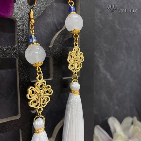 【チャイナピアス/イヤリング】タッセルピアス×チャイナアクセサリー｜中華×和風×大正浪漫×クラシカル×オリエンタル｜白×ホワイト×クローバー｜genoge -ゲノゲ-｜祈シリーズ｜白花