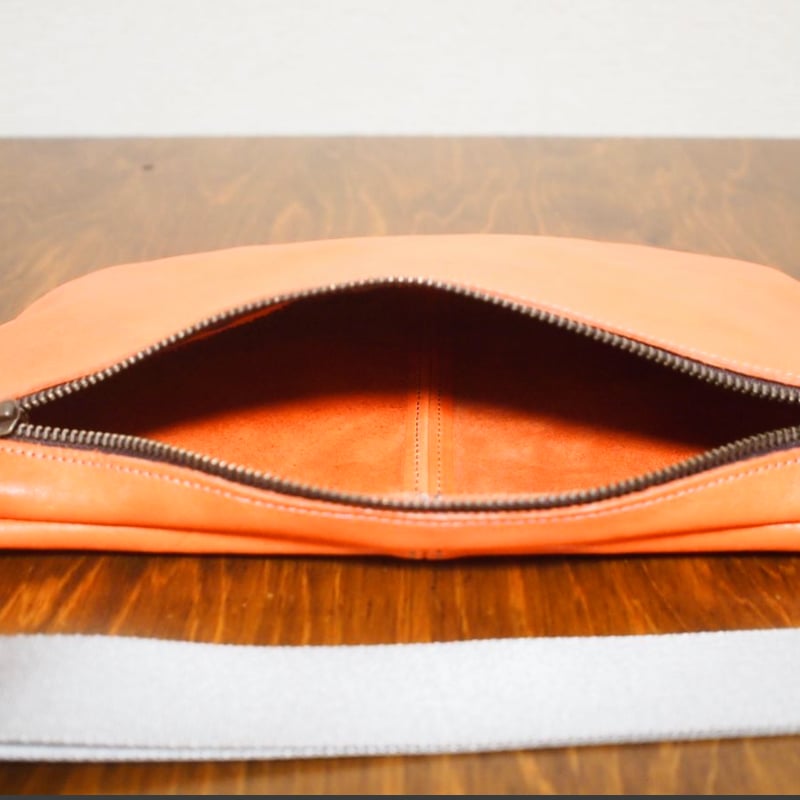 ハンドメイド】ヌメ本革 ボディバッグ クリーマー加工 オレンジ 匠職人