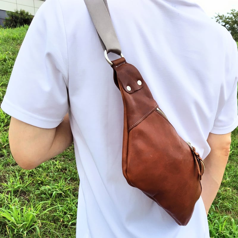 ハンドメイド　ヌメ本革　ボディバッグ　特大　ダークネイビー　★新品／未使用品★ ハンドメイド】ヌメ本革 ボディバッグ クリーマー加工 ブラウン