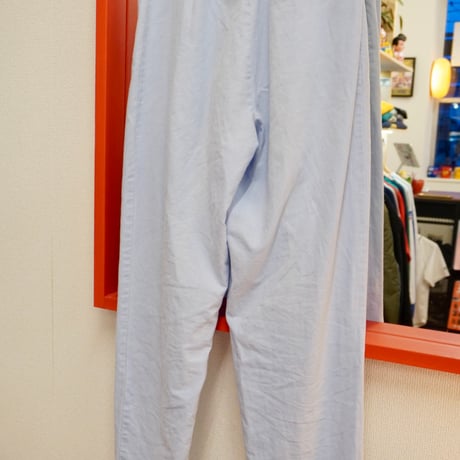 curved pants