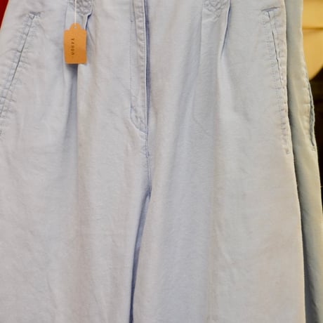 curved pants