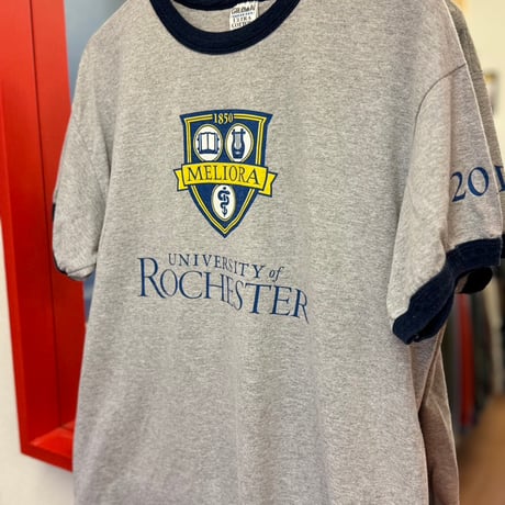 college linger T-shirt