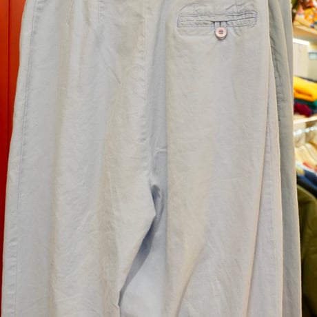 curved pants