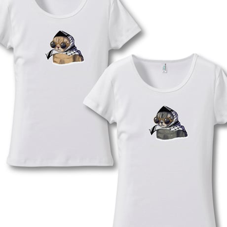 抵抗する猫　Keffiyeh Cat  Tシャツ（ぴったりフィット）