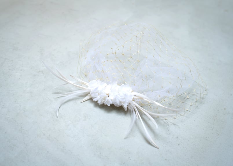 S59: ayumamaページ ビジュー付き白花フリルベストホワイト S59: ayumamaページ ビジュー付き白花フリルベストホワイト S59