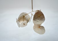 花びらの揺れ簪　- 金 -