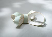 金縁の前飾りモチーフ　- 正絹浅葱金×白縮緬 -