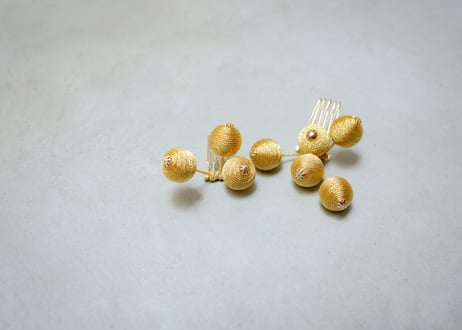 南天の実　- 金 -