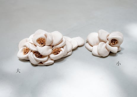 帯地のお花たち　- 正絹白茶銀 -
