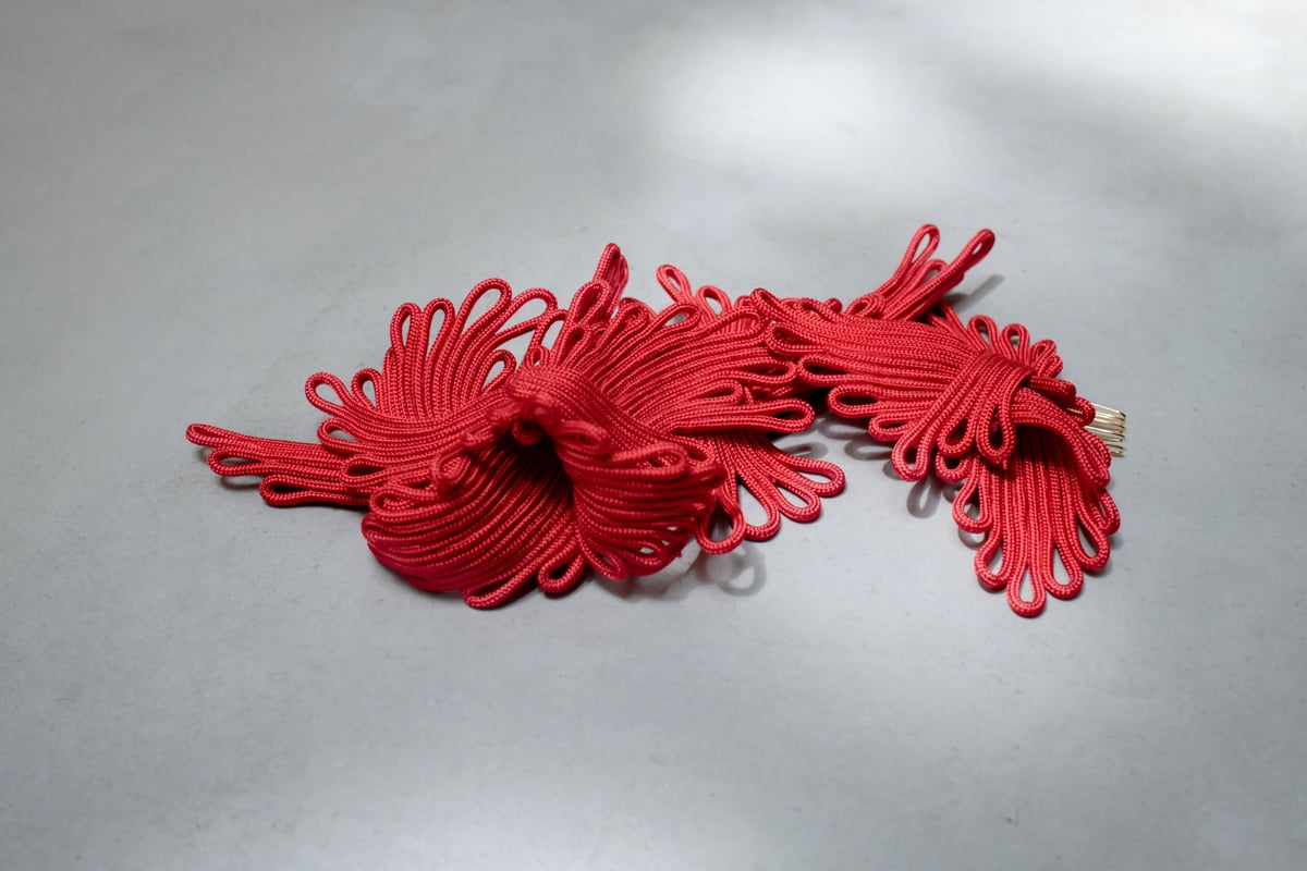 鷲の形状 鍔(つば) 赤い紐付き 鶴づくし - 赤 - | Cazasi