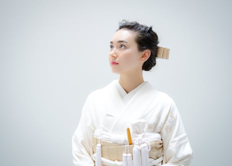 玉縁の三段リボン　- 白縮緬金青海波 -