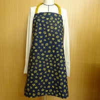 食事エプロン 紺地 黄色柄 Lサイズ 70cm丈