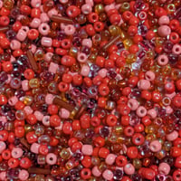 【147】50g100円・ガラスシードビーズ・約2~4mm・竹約6.5mm・赤系МIXカラー